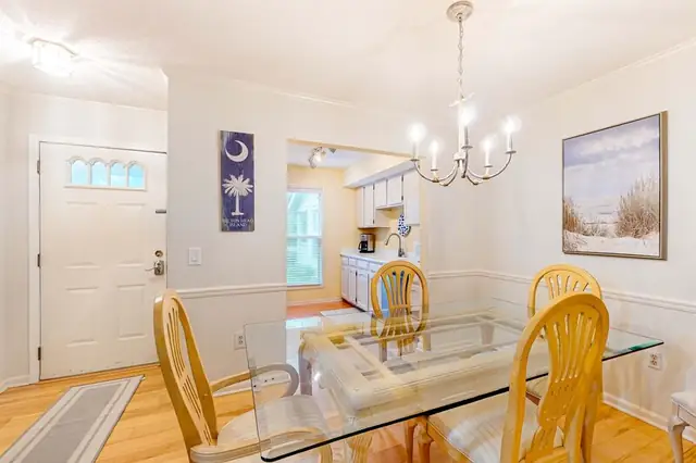 Dining area at The Cottages at Shipyard 39
